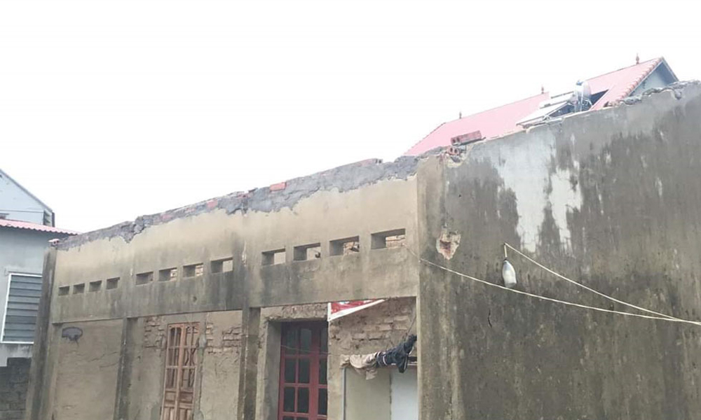 Bắc Giang: Mưa giông xuất hiện nửa đêm khiến nhiều gia đình bị hư hại tài sản